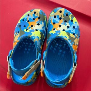 CROCS Kids Blue and Orange Camouflage Sandals